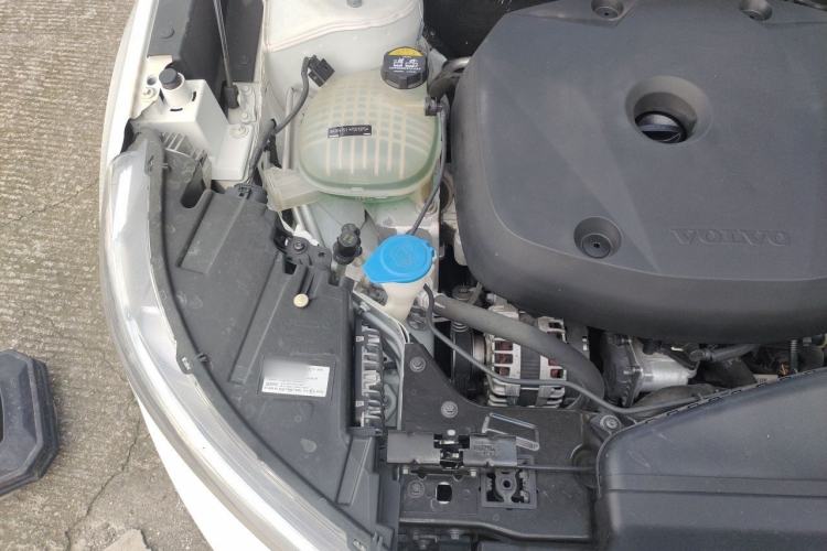 Used Volvo XC40 2021 T4 Four-Wheel Drive Smart Luxury Edition Engine Bay Right