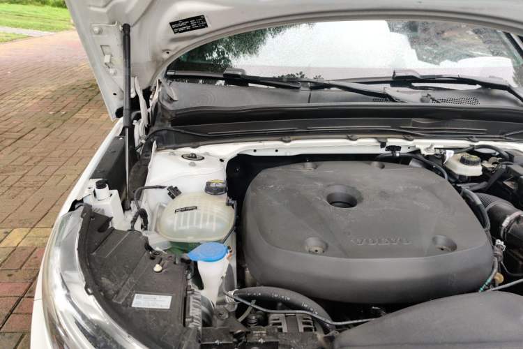 Used Volvo XC40 2021 T4 Four-Wheel Drive Smart & Sporty Edition Engine Bay Right