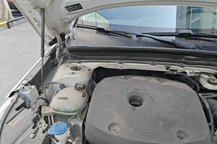 Used Volvo XC40 2021 T4 Four-Wheel Drive Smart Luxury Edition Engine Bay Right
