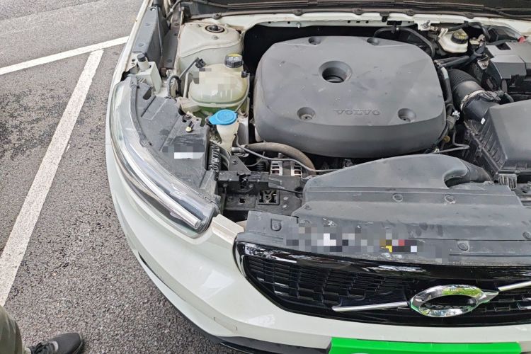 Used Volvo XC40 2021 T4 Four-Wheel Drive Smart & Sporty Edition Engine Bay Right