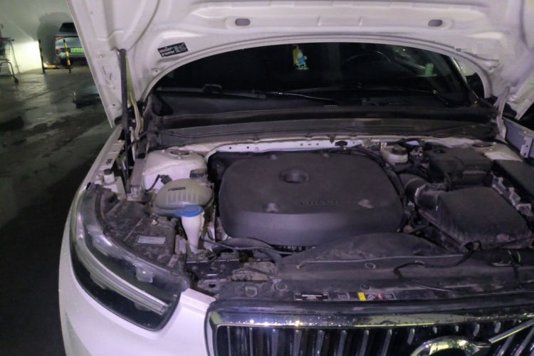 Used Volvo XC40 2021 T4 4x4 SmartDrive Fashion Edition Engine Bay Right