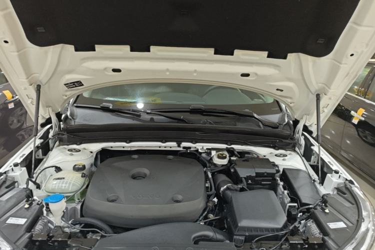 Used Volvo XC40 2021 T4 4x4 SmartDrive Fashion Edition Engine Bay