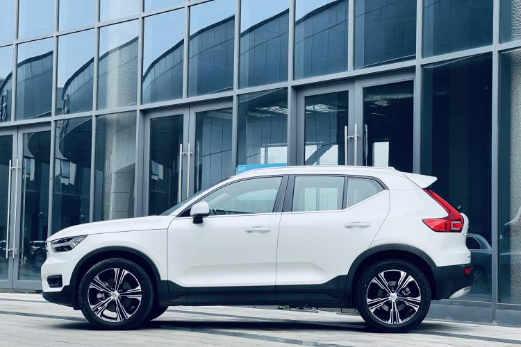 Used Volvo XC40 2021 T4 Four-Wheel Drive Smart Luxury Edition Exterior 2