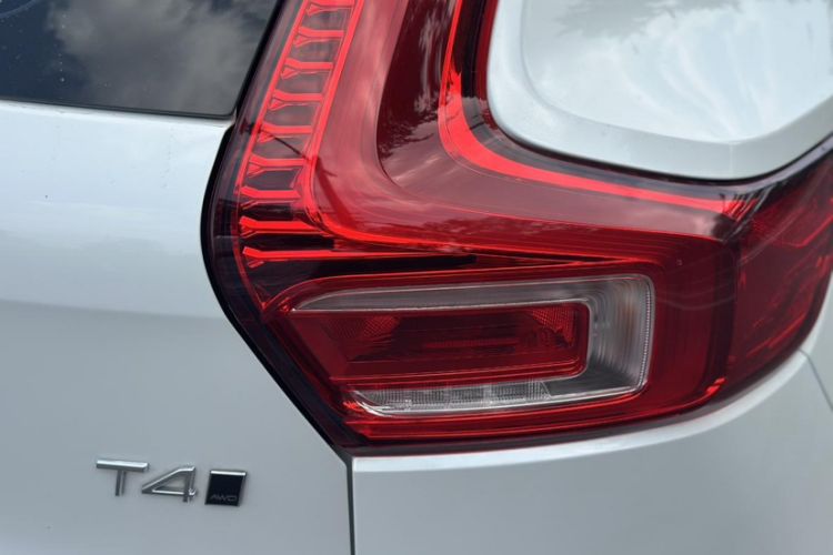 Used Volvo XC40 2021 T4 Four-Wheel Drive Smart Luxury Edition Exterior 2