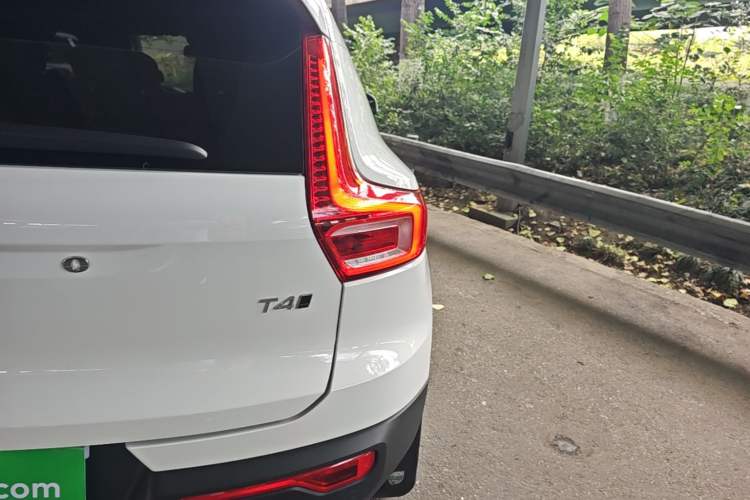 Used Volvo XC40 2021 T4 4x4 SmartDrive Fashion Edition Exterior 3
