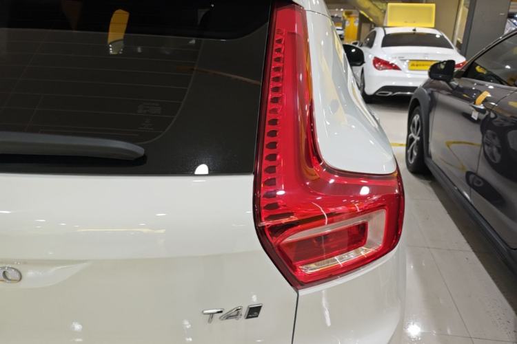 Used Volvo XC40 2021 T4 4x4 SmartDrive Fashion Edition Exterior 3