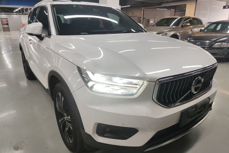 Used Volvo XC40 2021 T4 Four-Wheel Drive Smart Luxury Edition Front Right 45 Deg