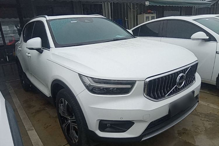 Used Volvo XC40 2021 T4 Four-Wheel Drive Smart Luxury Edition Front Right 45 Deg