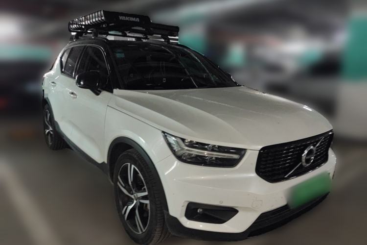 Used Volvo XC40 2021 T4 Four-Wheel Drive Smart & Sporty Edition Front Right 45 Deg