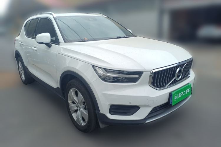 Used Volvo XC40 2021 T4 4x4 SmartDrive Fashion Edition Front Right 45 Deg