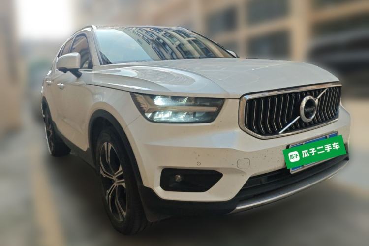 Used Volvo XC40 2021 T4 Four-Wheel Drive Smart Luxury Edition Front Right 45 Deg