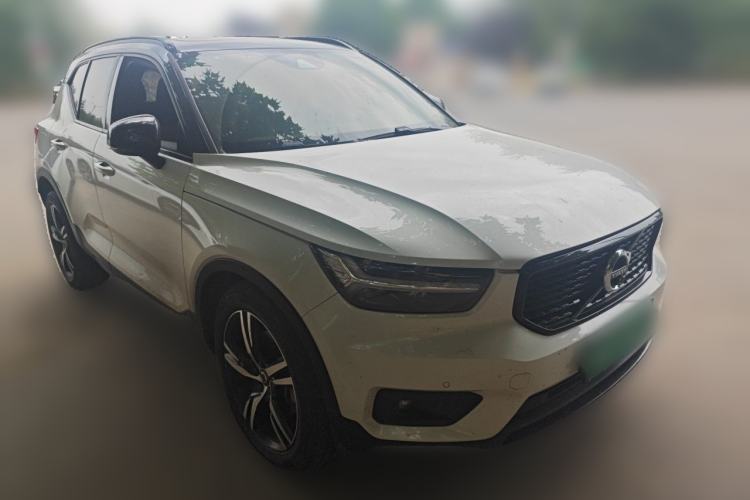 Used Volvo XC40 2021 T4 Four-Wheel Drive Smart & Sporty Edition Front Right 45 Deg