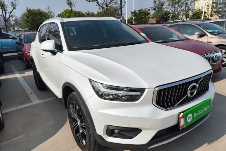 Used Volvo XC40 2021 T4 Four-Wheel Drive Smart Luxury Edition Front Right 45 Deg