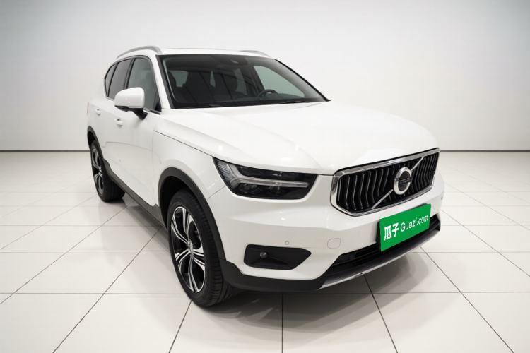 Used Volvo XC40 2021 T4 Four-Wheel Drive Smart Luxury Edition Front Right 45 Deg