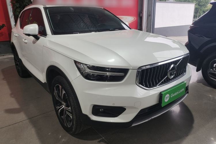 Used Volvo XC40 2021 T4 Four-Wheel Drive Smart Luxury Edition Front Right 45 Deg