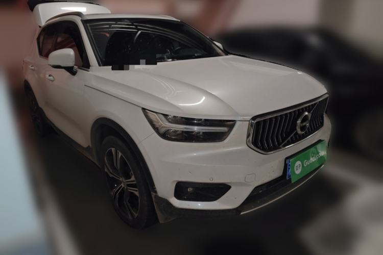 Used Volvo XC40 2021 T4 Four-Wheel Drive Smart Luxury Edition Front Right 45 Deg