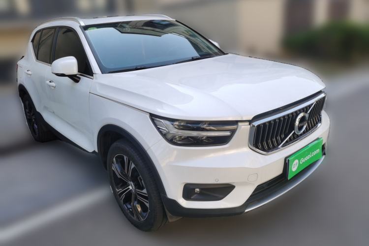 Used Volvo XC40 2021 T4 Four-Wheel Drive Smart Luxury Edition Front Right 45 Deg