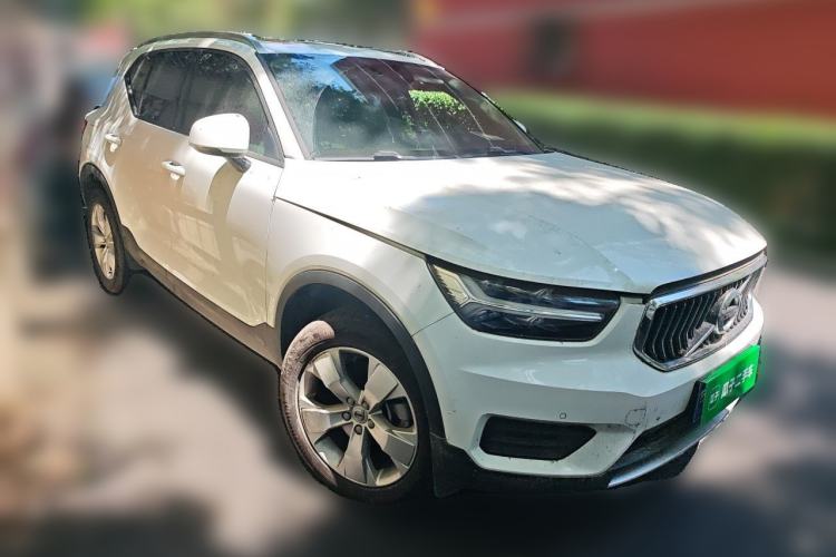 Used Volvo XC40 2021 T4 4x4 SmartDrive Fashion Edition Front Right 45 Deg