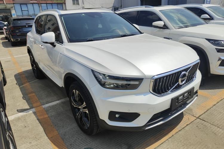 Used Volvo XC40 2021 T4 Four-Wheel Drive Smart Luxury Edition Front Right 45 Deg