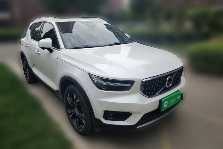 Used Volvo XC40 2021 T4 Four-Wheel Drive Smart Luxury Edition Front Right 45 Deg