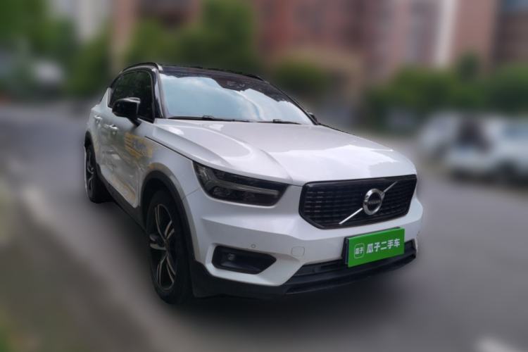 Used Volvo XC40 2021 T4 Four-Wheel Drive Smart & Sporty Edition Front Right 45 Deg