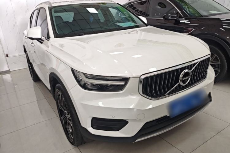Used Volvo XC40 2021 T4 4x4 SmartDrive Fashion Edition Front Right 45 Deg