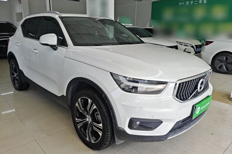 Used Volvo XC40 2021 T4 Four-Wheel Drive Smart Luxury Edition Front Right 45 Deg