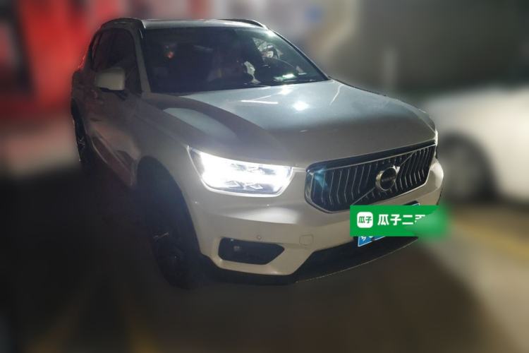 Used Volvo XC40 2021 T4 Four-Wheel Drive Smart Luxury Edition Front Right 45 Deg