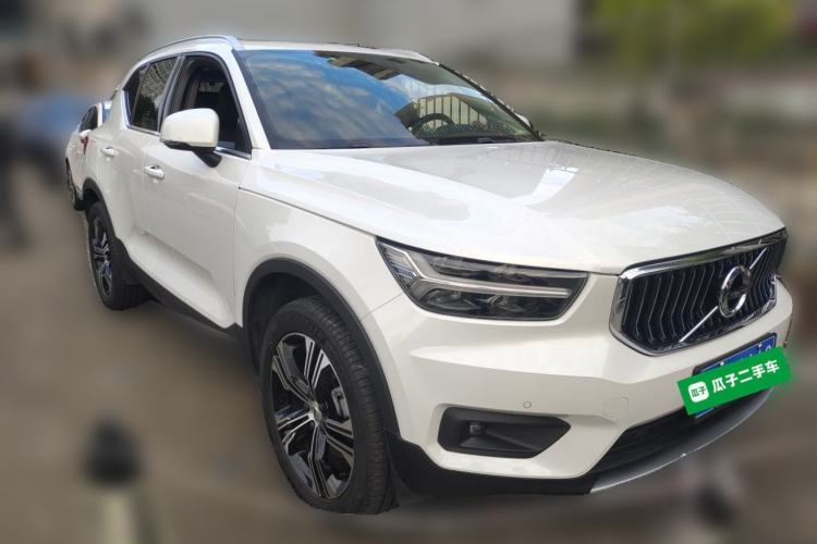 Used Volvo XC40 2021 T4 Four-Wheel Drive Smart Luxury Edition Front Right 45 Deg