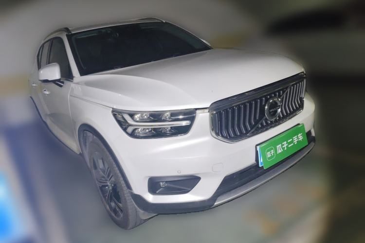 Used Volvo XC40 2021 T4 Four-Wheel Drive Smart Luxury Edition Front Right 45 Deg