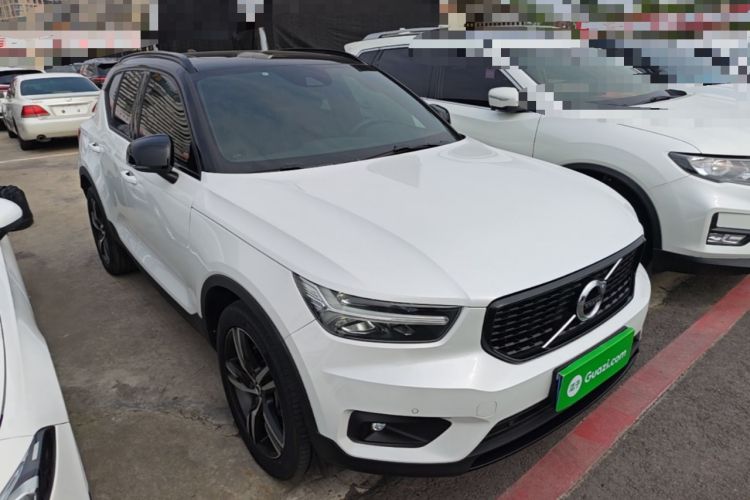 Used Volvo XC40 2021 T4 Four-Wheel Drive Smart & Sporty Edition Front Right 45 Deg