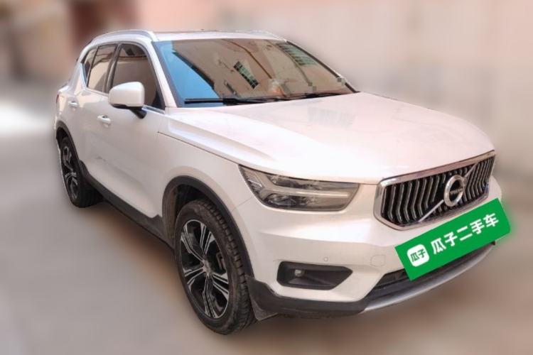Used Volvo XC40 2021 T4 Four-Wheel Drive Smart Luxury Edition Front Right 45 Deg