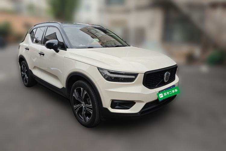 Used Volvo XC40 2021 T4 Four-Wheel Drive Smart Luxury Edition Front Right 45 Deg