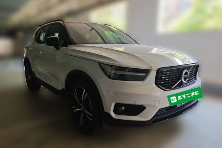 Used Volvo XC40 2021 T4 Four-Wheel Drive Smart & Sporty Edition Front Right 45 Deg