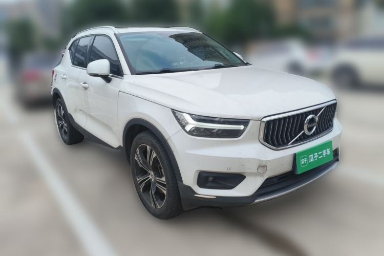 Used Volvo XC40 2021 T4 Four-Wheel Drive Smart Luxury Edition Front Right 45 Deg