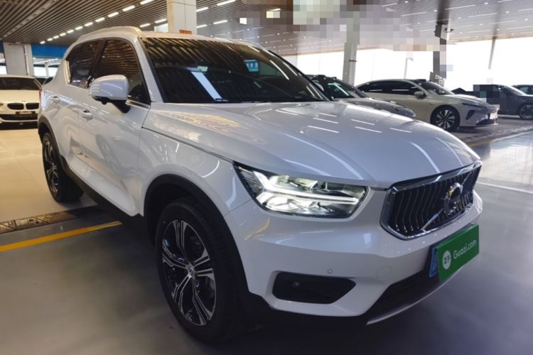 Used Volvo XC40 2021 T4 Four-Wheel Drive Smart Luxury Edition Front Right 45 Deg