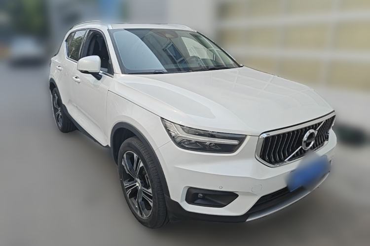 Used Volvo XC40 2021 T4 Four-Wheel Drive Smart Luxury Edition Front Right 45 Deg