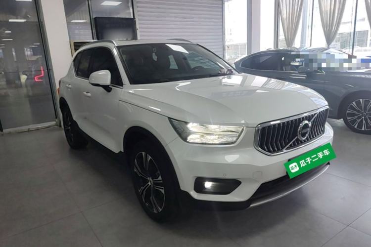 Used Volvo XC40 2021 T4 Four-Wheel Drive Smart Luxury Edition Front Right 45 Deg