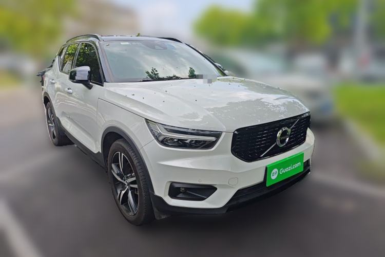 Used Volvo XC40 2021 T4 Four-Wheel Drive Smart & Sporty Edition Front Right 45 Deg