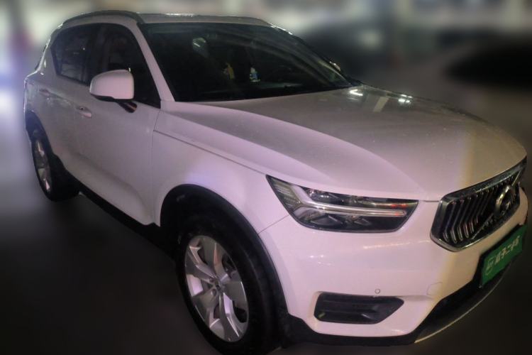 Used Volvo XC40 2021 T4 4x4 SmartDrive Fashion Edition Front Right 45 Deg