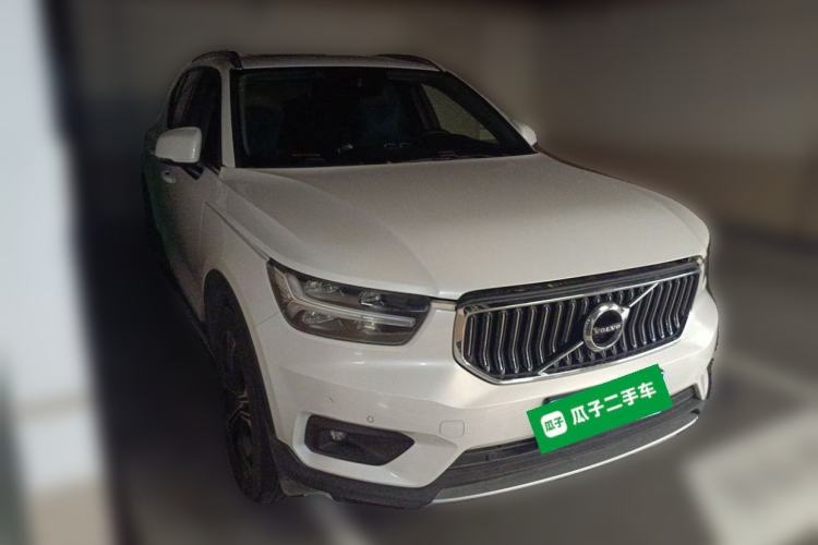 Used Volvo XC40 2021 T4 Four-Wheel Drive Smart Luxury Edition Front Right 45 Deg