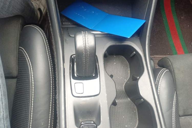Used Volvo XC40 2021 T4 4x4 SmartDrive Fashion Edition Gear Lever
