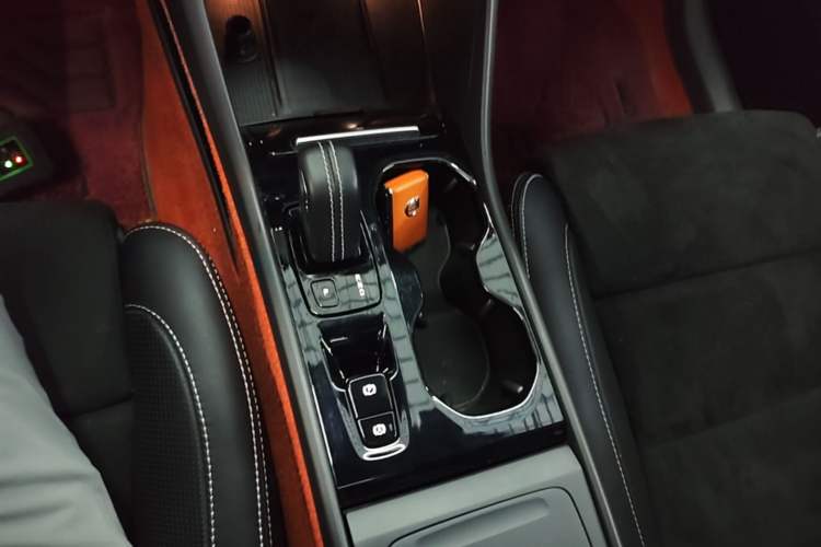 Used Volvo XC40 2021 T4 Four-Wheel Drive Zhiya Sport Edition Gear Lever