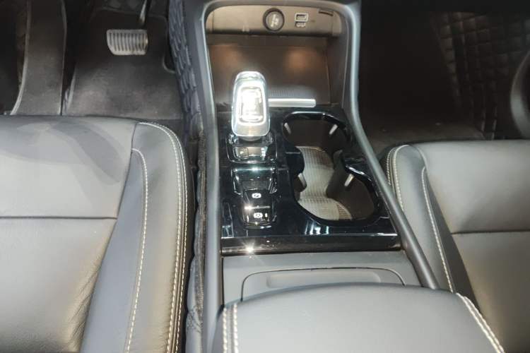 Used Volvo XC40 2021 T4 Four-Wheel Drive Smart Luxury Edition Gear Lever