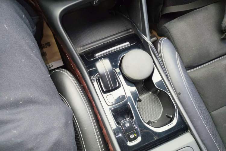 Used Volvo XC40 2021 T4 Four-Wheel Drive Smart & Sporty Edition Gear Lever
