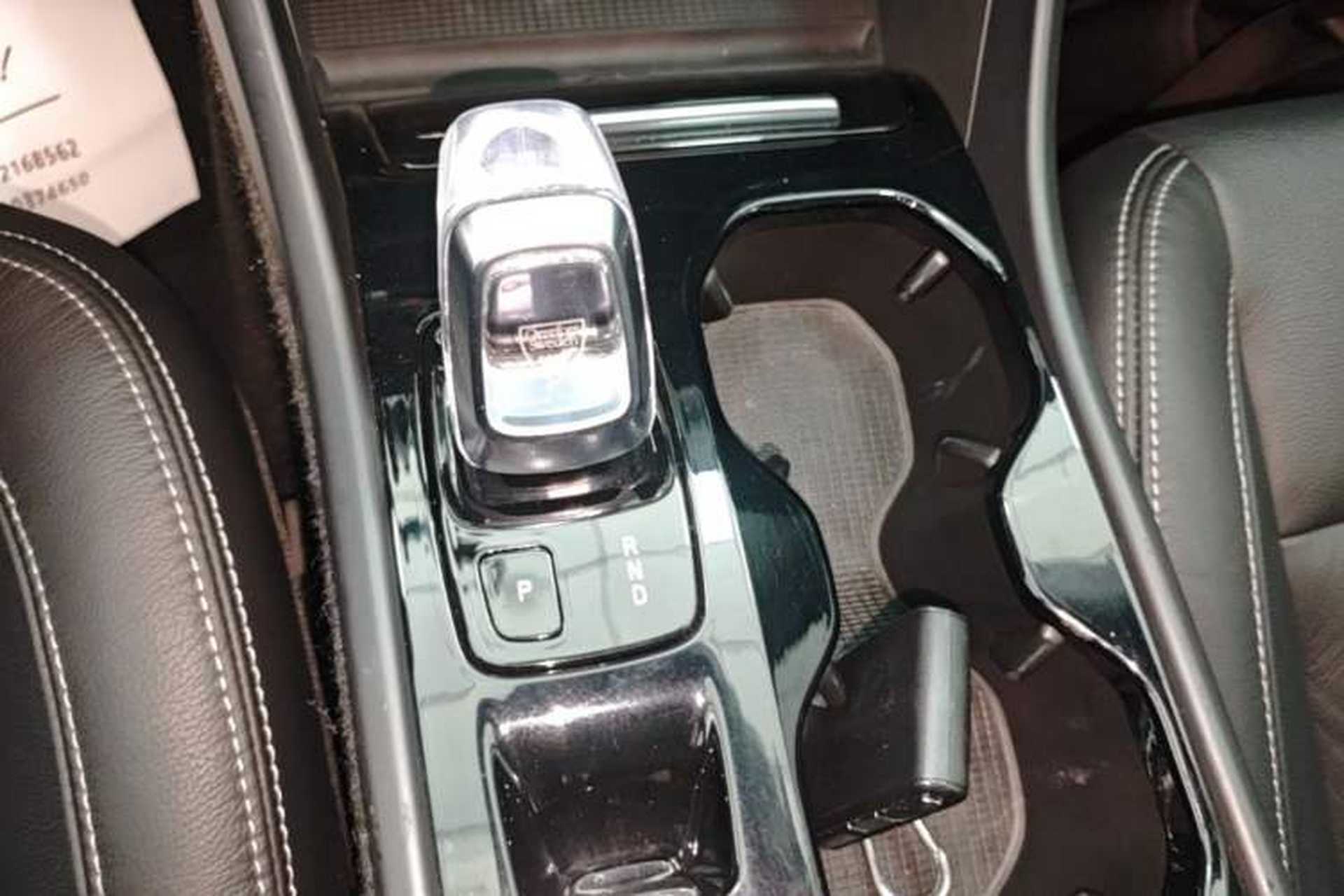 Used Volvo XC40 2021 T4 4x4 SmartDrive Fashion Edition Gear Lever