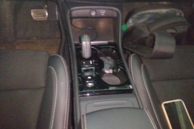 Used Volvo XC40 2021 T4 Four-Wheel Drive Smart & Sporty Edition Gear Lever