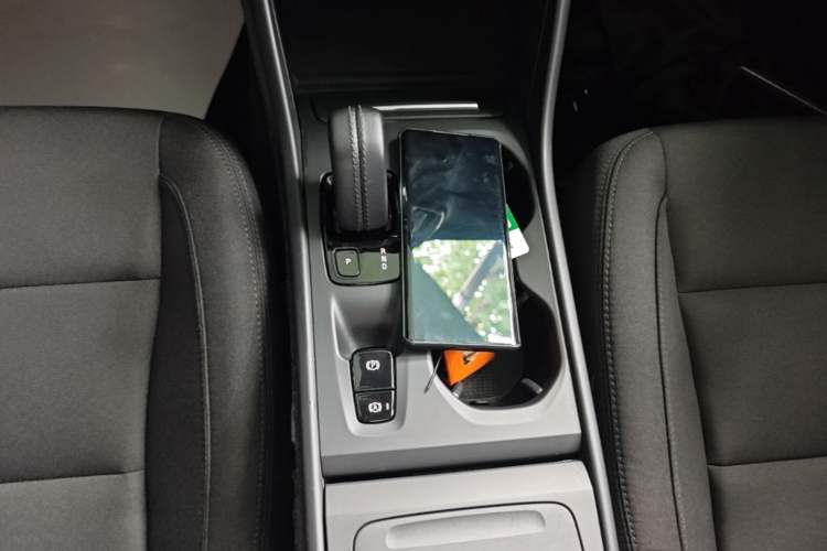 Used Volvo XC40 2021 T4 4x4 SmartDrive Fashion Edition Gear Lever