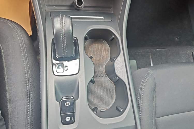 Used Volvo XC40 2021 T4 4x4 SmartDrive Fashion Edition Gear Lever