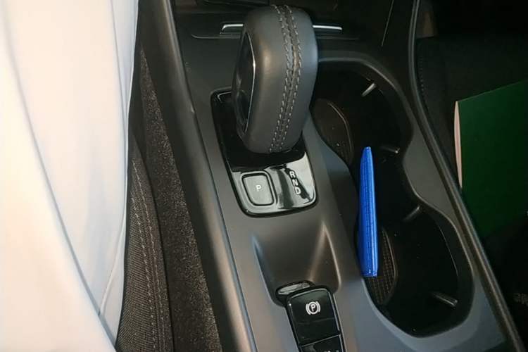 Used Volvo XC40 2021 T4 4x4 SmartDrive Fashion Edition Gear Lever